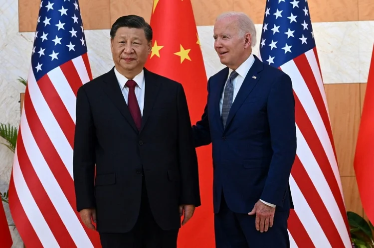 Biden e Xi: Os dois governantes abordarão uma série de temas bilaterais, regionais e globais, além de formas sobre como "administrar a concorrência de maneira responsável" (AFP/AFP)