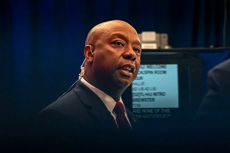 Tim Scott: "Estou suspendendo minha campanha. Acredito que os eleitores, que são as pessoas mais notáveis do planeta, deixaram bem claro que estão dizendo: 'Agora não, Tim'" (AFP/AFP)