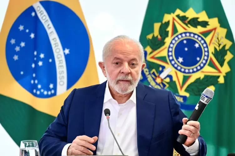 O presidente brasileiro ainda afirmou que é preciso "sentar à mesa" para chegar a um acordo (AFP/AFP)