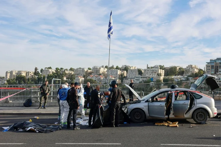 Hamas: O ataque em Jerusalém deixou três mortos e seis feridos, segundo um balanço da polícia israelense (AFP/AFP Photo)