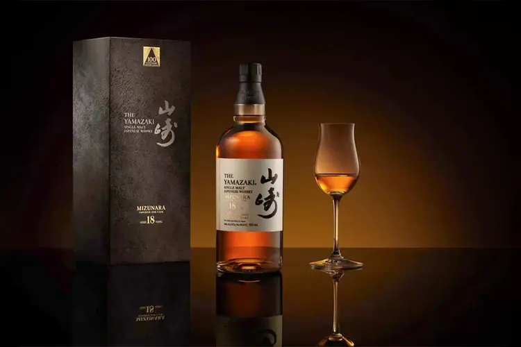 A edição comemorativa do Yamazaki 18 anos, maturado em barris de carvalho japonês (The House of Suntory/Divulgação)