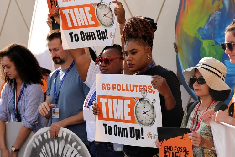 Protestos na COP28, em Dubai (Leandro Fonseca/Exame)