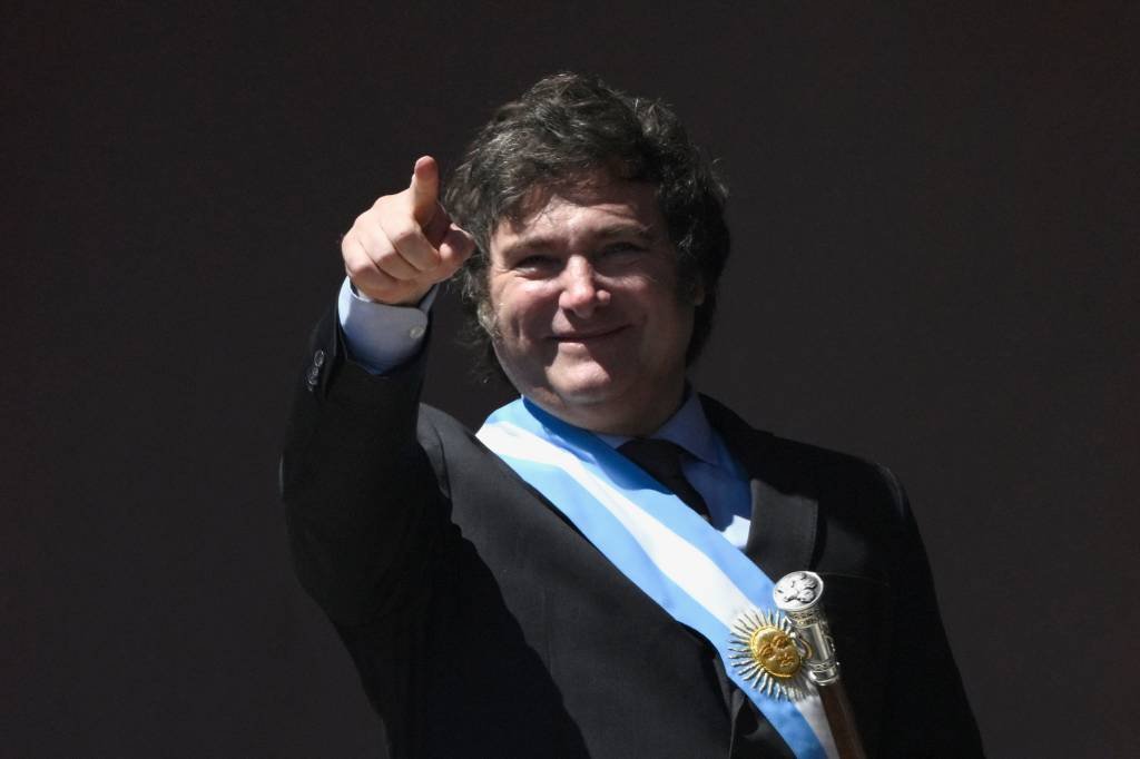 Milei anuncia primeiro superávit trimestral da Argentina desde 2008