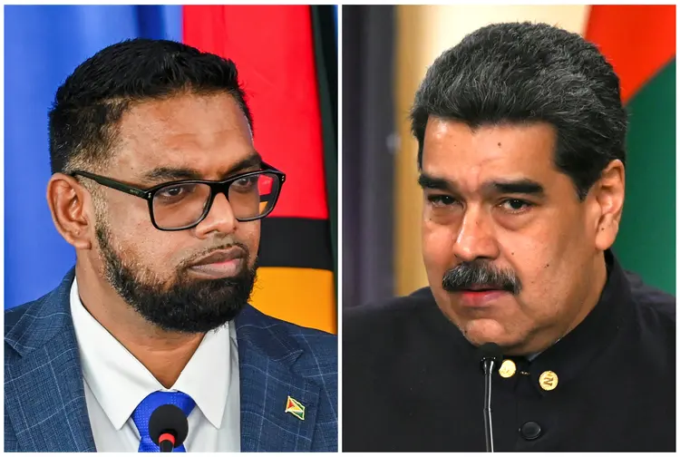 Os presidentes Irfaan Ali (à esq.), da Guiana, e Nicolás Maduro, da Venezuela
 (AFP)