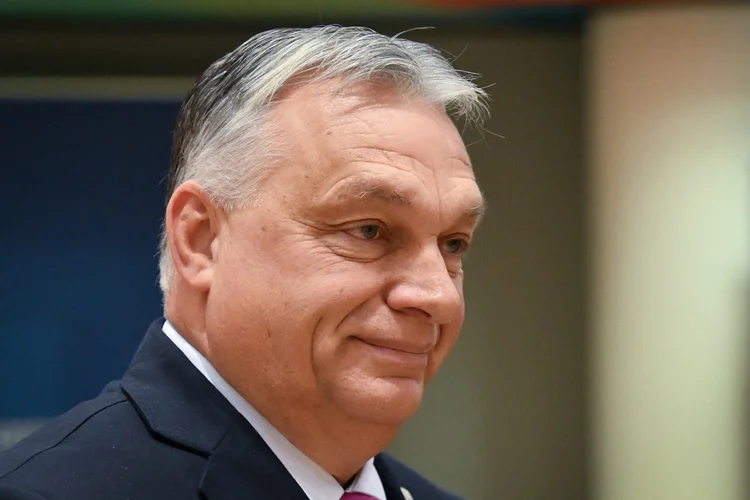 Orbán exigiu "a totalidade dos fundos europeus", dos quais bilhões de euros estão bloqueados pela União Europeia (UE), antes de considerar a possibilidade de retirar seu veto ao envio de uma nova ajuda para a Ucrânia (MIGUEL MEDINA/AFP)