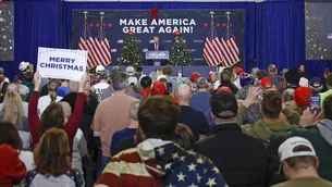 Eleitores de Trump adotam visual com orelhas enfaixadas em convenção republicana; veja vídeo