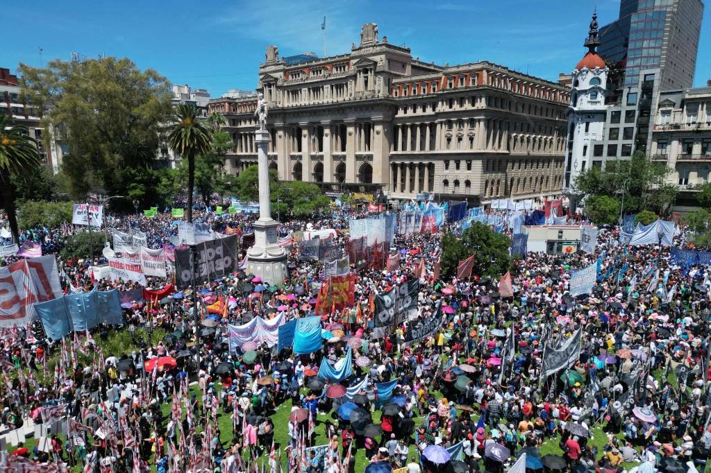 Greve na Argentina cancela quase 300 voos e rota com o Brasil é atingida