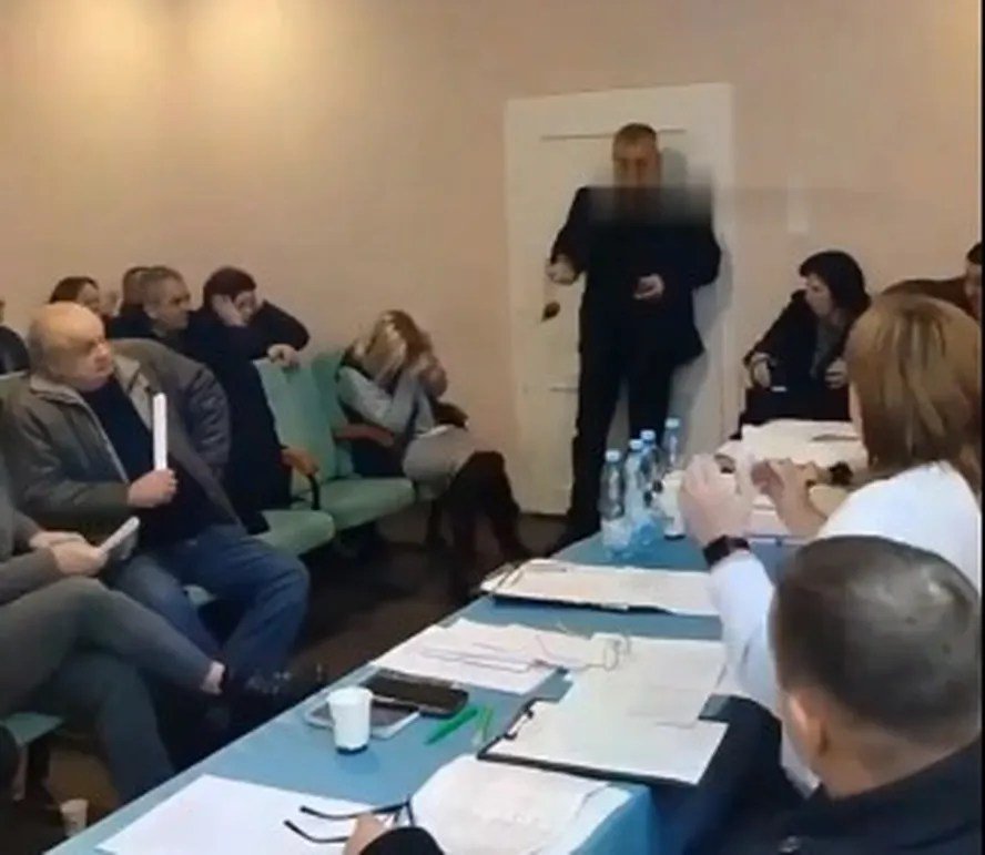 Deputado ucraniano detona granadas durante reunião; pelo menos 26 pessoas ficaram feridas