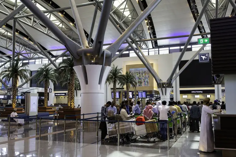 O Aeroporto Internacional de Mascate, em Omã, ficou em primeiro lugar na recém-lançada pontuação anual global de aeroportos da AirHelp. (Christopher Pike/Bloomberg)