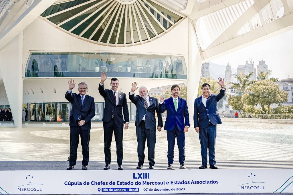 Fotografia oficial dos Chefes de Estado do Mercosul, após reunião no Rio de Janeiro (Divulgação)
