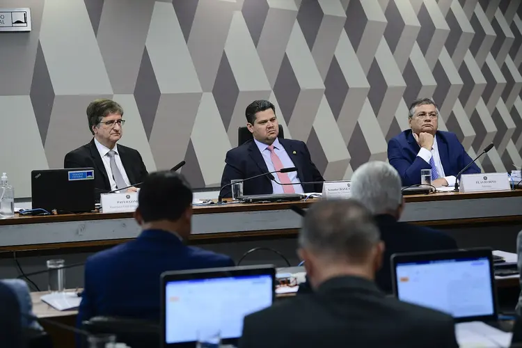 Flávio Dino, ministro da Justiça, e Paulo Gonet na CCJ do Senado, em Brasília ( Pedro França/Agência Senado/Flickr)