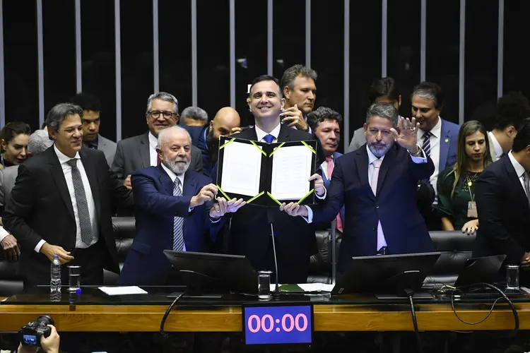 Efetivação da reforma depende da regulamentação de 71 pontos da emenda constitucional (Marcos Oliveira/Agência Senado/Flickr)