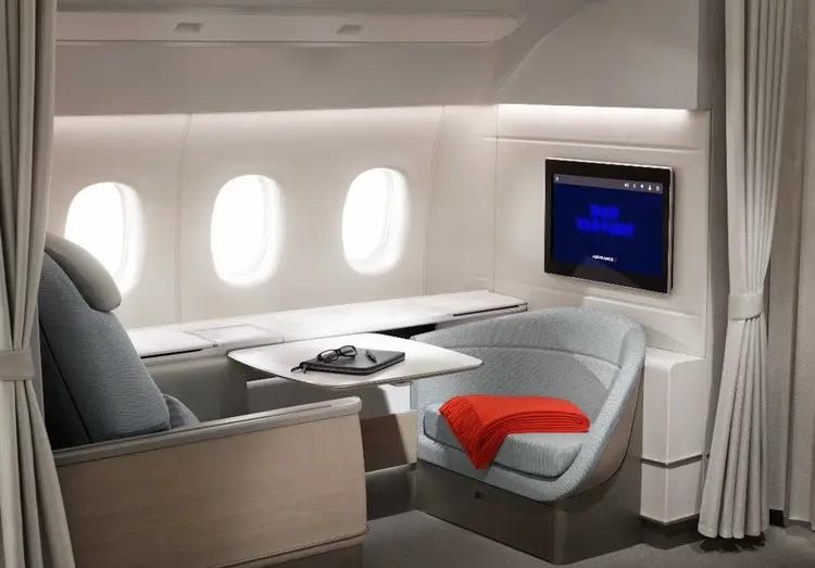 Cabine da primeira classe da Air France: nova versão será apresentada em 2024 (Air France/Divulgação)