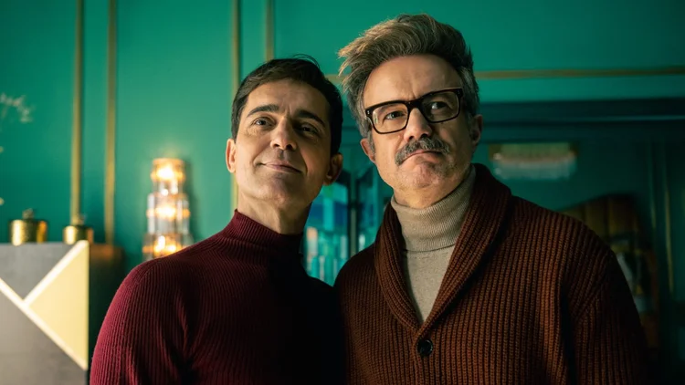 Pedro Alonso como Berlim e Tristán Ulloa como Damián, na série Berlim. (TAMARA ARRANZ/Netflix)