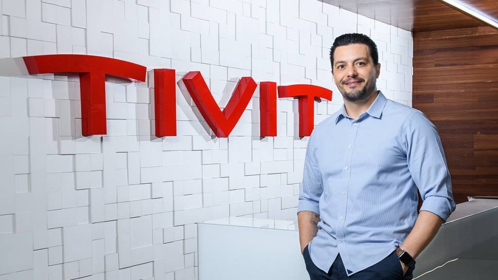 O primeiro passo rumo à IA: Tivit lança bot Athena especializado em leis brasileiras