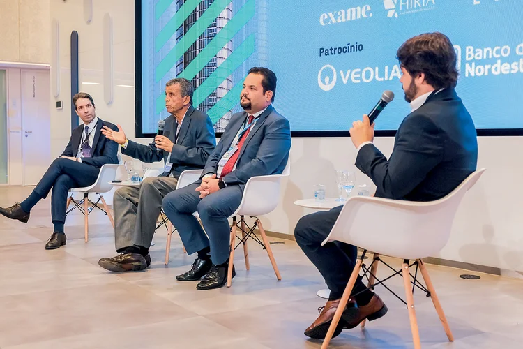 Luciano Pádua, editor da EXAME, conversou sobre os cenários do setor de infraestrutura para 2024 com Cristiano Medeiros, superintendente de produtos da Caixa, Fernando Vernalha, doutor em direito, e Claudio Frischtak, sócio da Inter.B Consultoria 