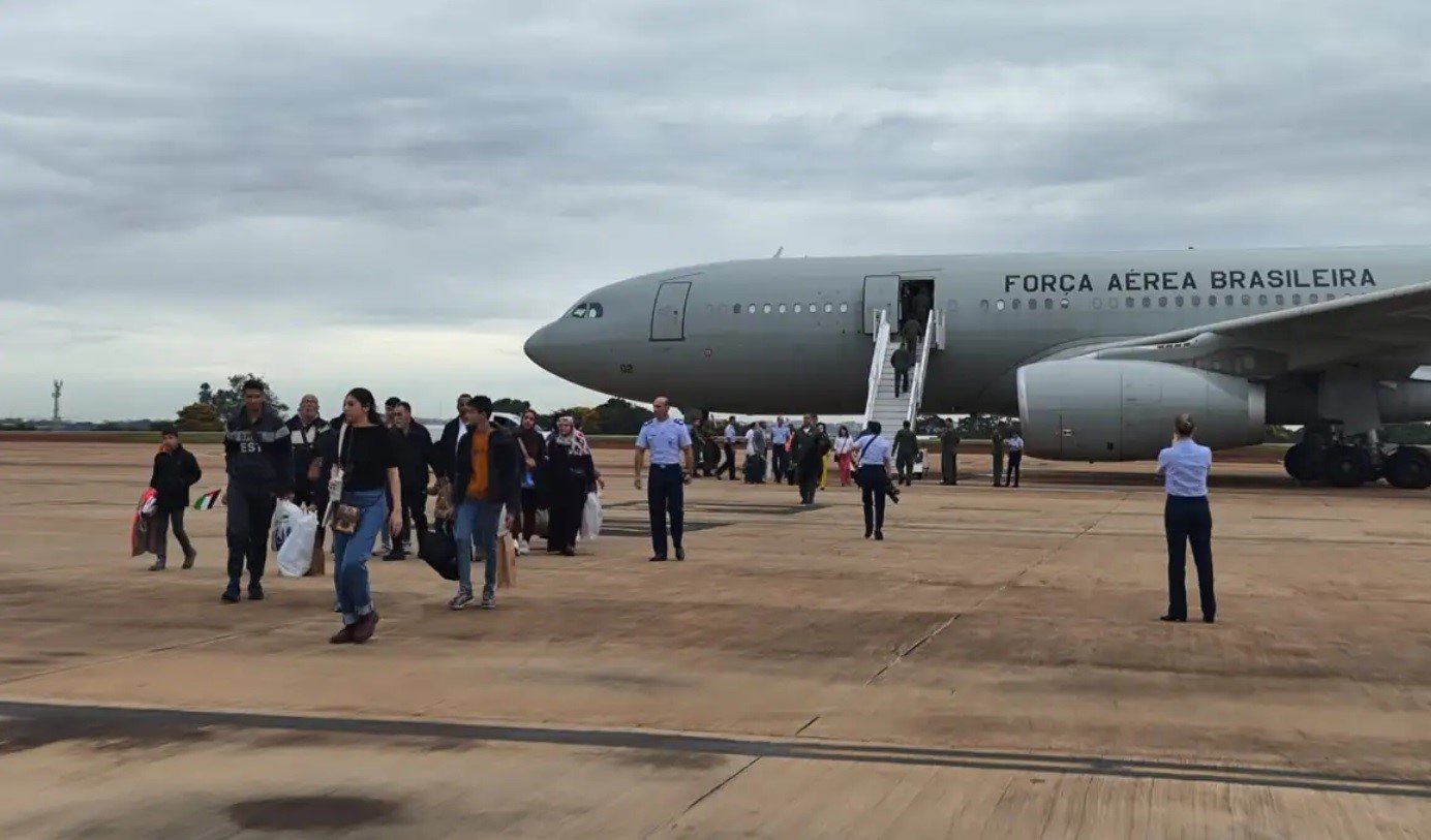 Terceiro grupo de repatriados vindos de Gaza chega ao Brasil