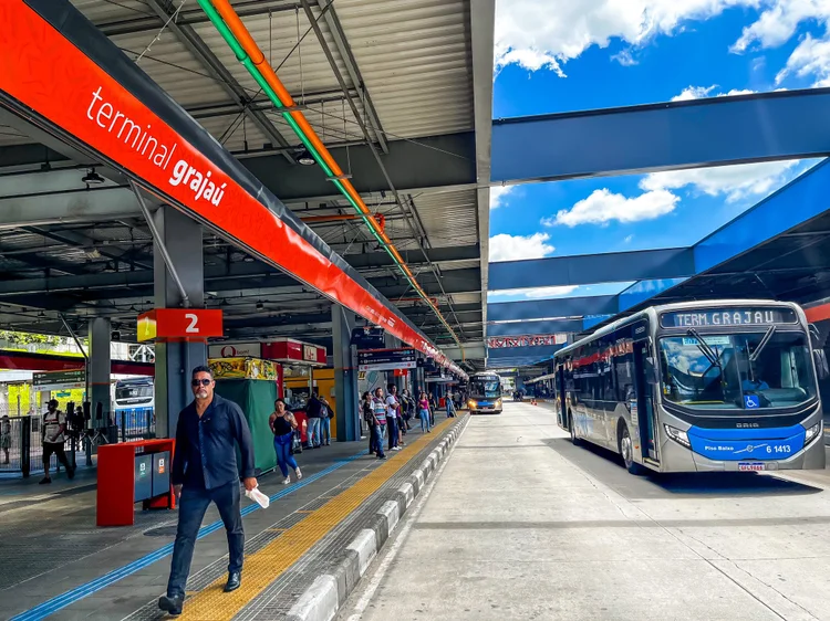 Ônibus em São Paulo: terminal Grajaú, na zona sul (Cidade de São Paulo no X)