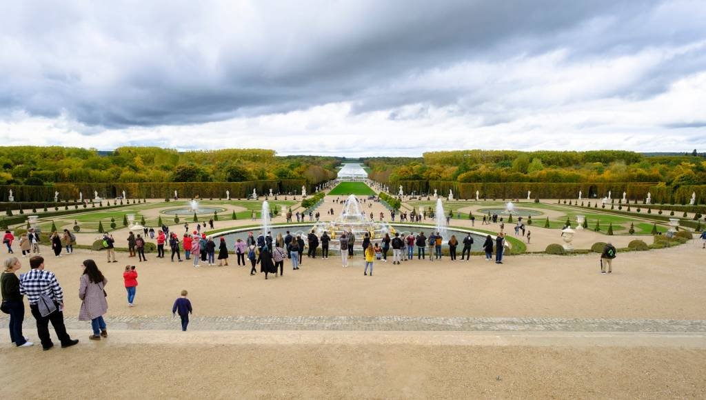 Palácio de Versalhes é evacuado após ameaça de bomba na França