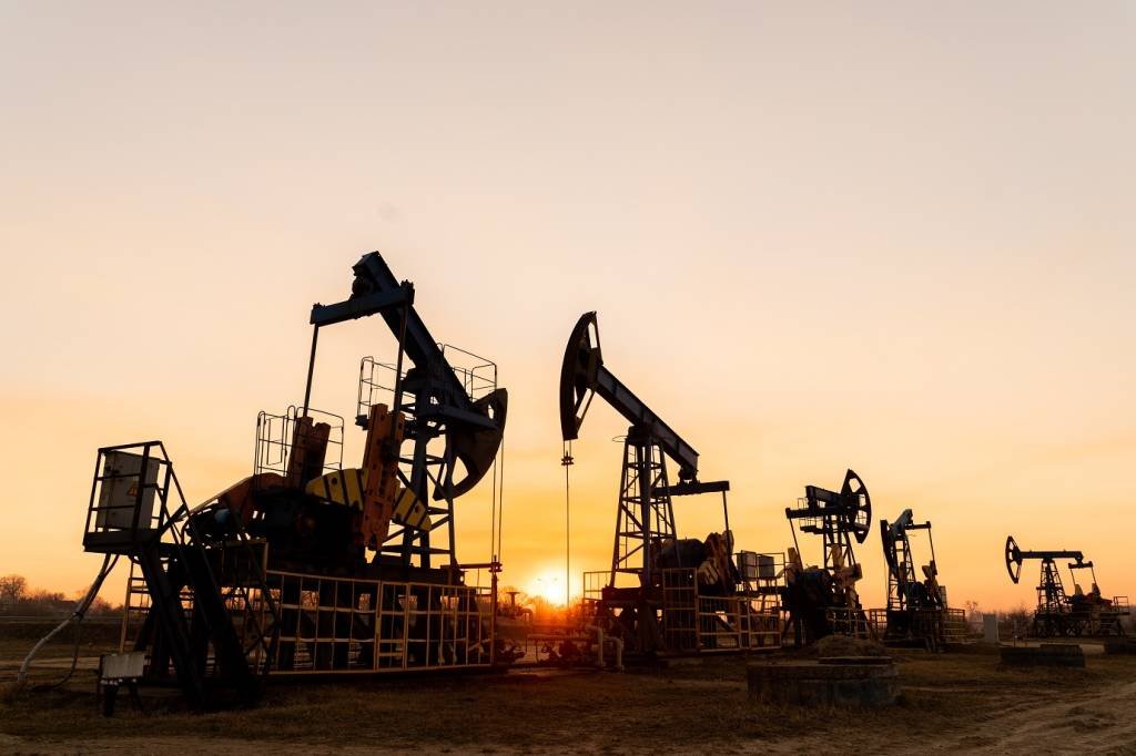 Estoques de petróleo nos EUA crescem 4,199 milhões de barris na semana, afirma DoE