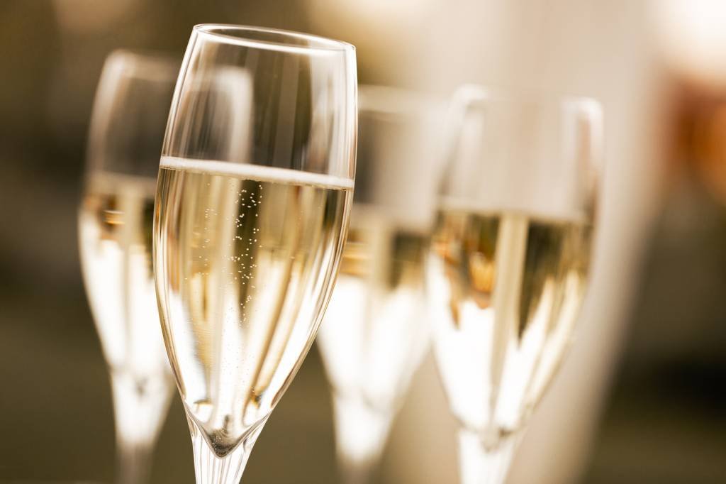 Champagne e Crémant: qual a diferença entre os dois vinhos espumantes