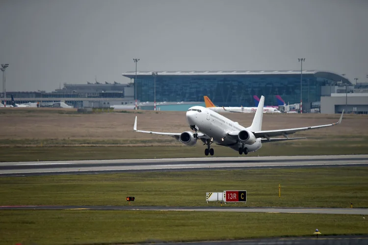 737: As primeiras versões do avião chamaram atenção por abrigar os motores sob as asas, como os outros jatos da Boeing, facilitando a manutenção (Divulgação: NurPhoto / Colaborador/Getty Images)