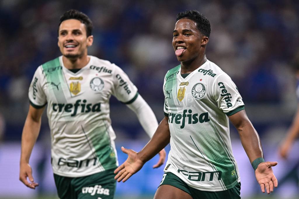Palmeiras: Com o resultado, o Palmeiras ganha seu segundo título consecutivo do Brasileirão e o nono no comando de Abel Ferreira