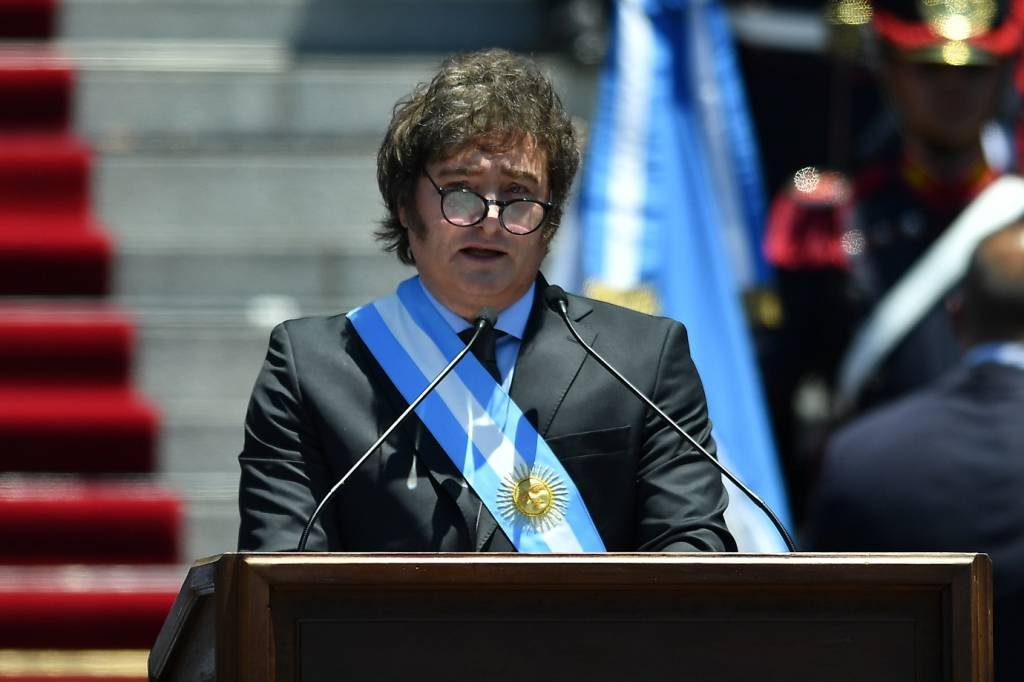 Milei adia anúncio de medidas econômicas na Argentina em meio a ansiedade sobre reformas