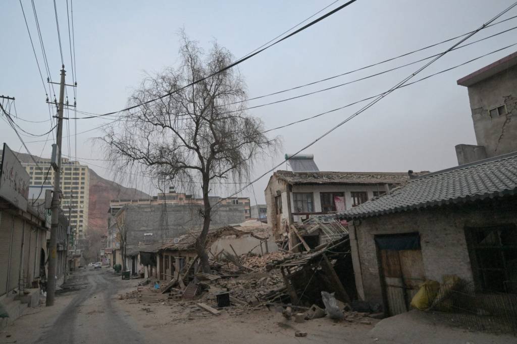 Terremoto na China deixa mais de 120 mortos e se torna mais mortal no país em 9 anos; veja detalhes