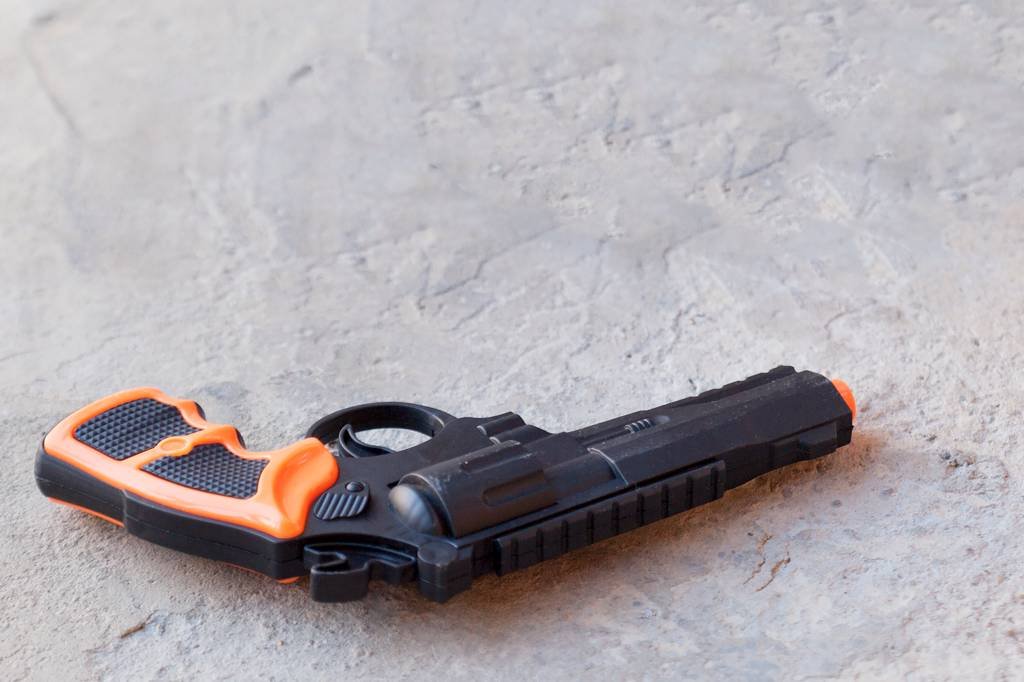 STJ decide que arma de brinquedo durante roubo é 'grave ameaça'