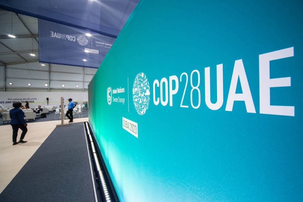 COP 28: rascunho do texto final não menciona a eliminação progressiva de  combustíveis fósseis, Meio Ambiente