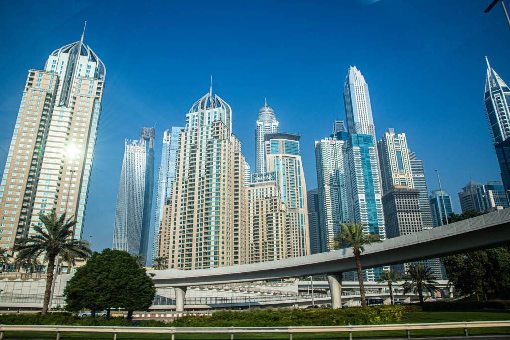 O luxo e as contradições de Dubai, cidade que recebeu a COP que marca o início do fim do petróleo