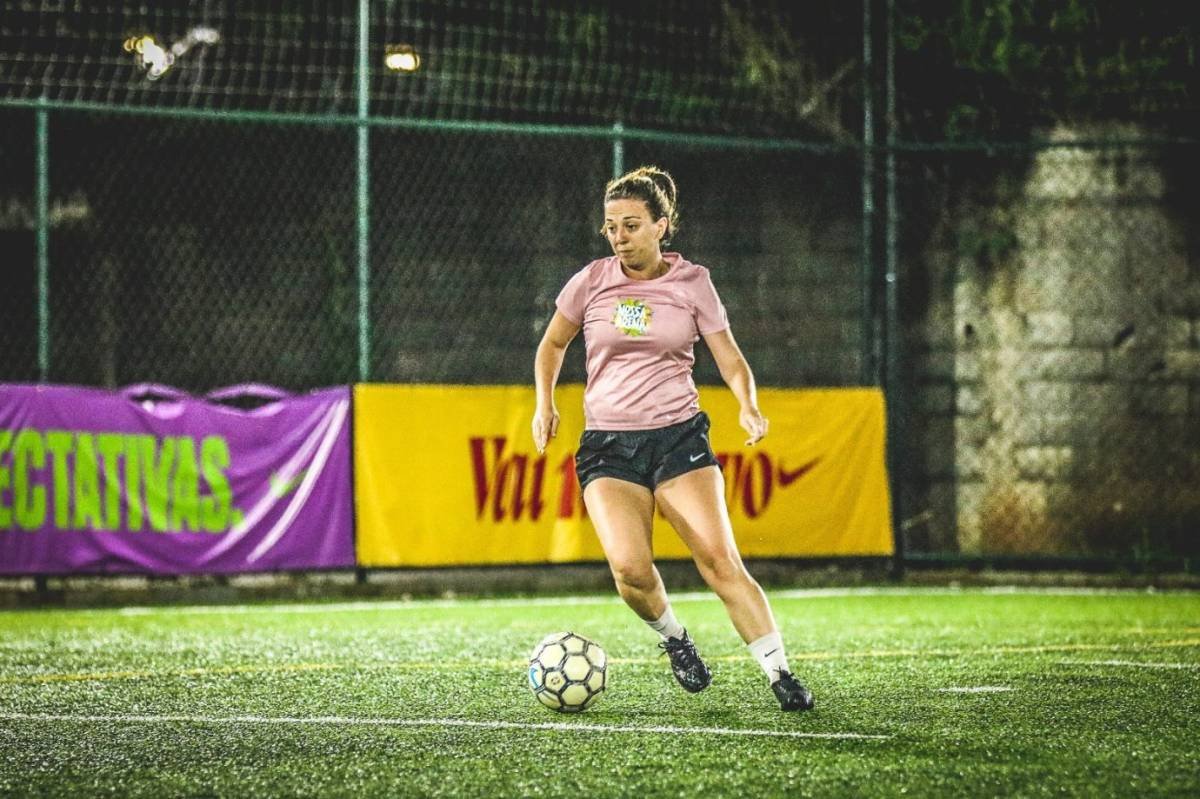 Escola de futebol gratuita e exclusiva para meninas? Esse lugar existe -  UOL Esporte