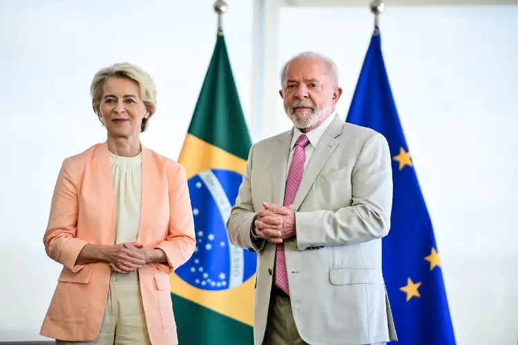 Mercosul: presidente Lula ao lado de Ursula Von Der Leyen, presidente do Banco Central Europeu (BCE) (Ton Molina/Getty Images)
