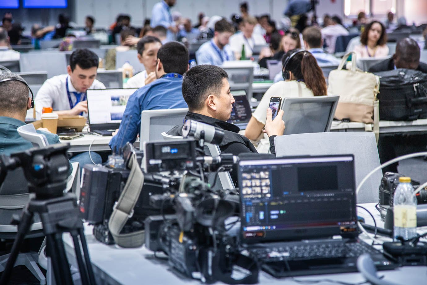 Jornalistas na sala de imprensa da COP28 - Dubai 

Foto: Leandro Fonseca - @leofonsa