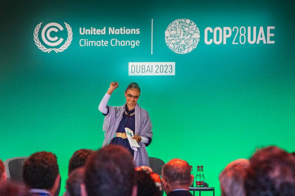 Documento final da COP28 traz compromisso de redução global do uso de combustíveis fósseis