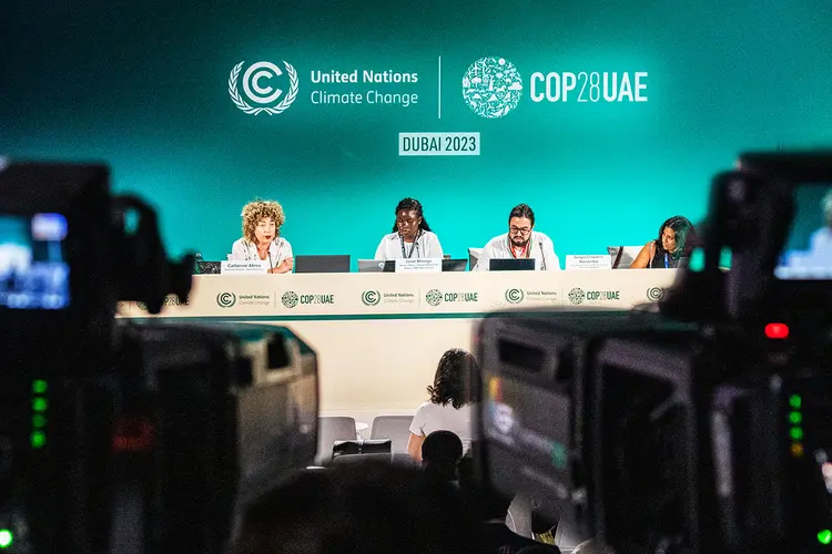 Combustíveis fósseis: negociadores informam o andamento dos acordos sobre uso de combustíveis fósseis até este momento na COP28 (Leandro Fonseca/Exame)