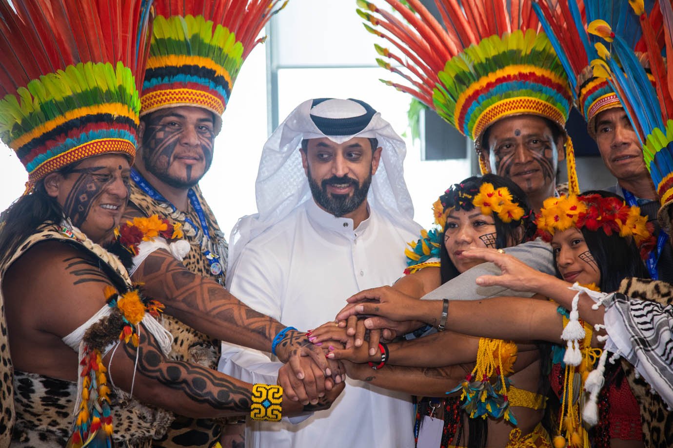 Sultão Ahmed Bin Sulayem dos Emirados Arabes e indigenas brasileiros em Dubai

Foto: Leandro Fonseca
Data: 07/12/2023