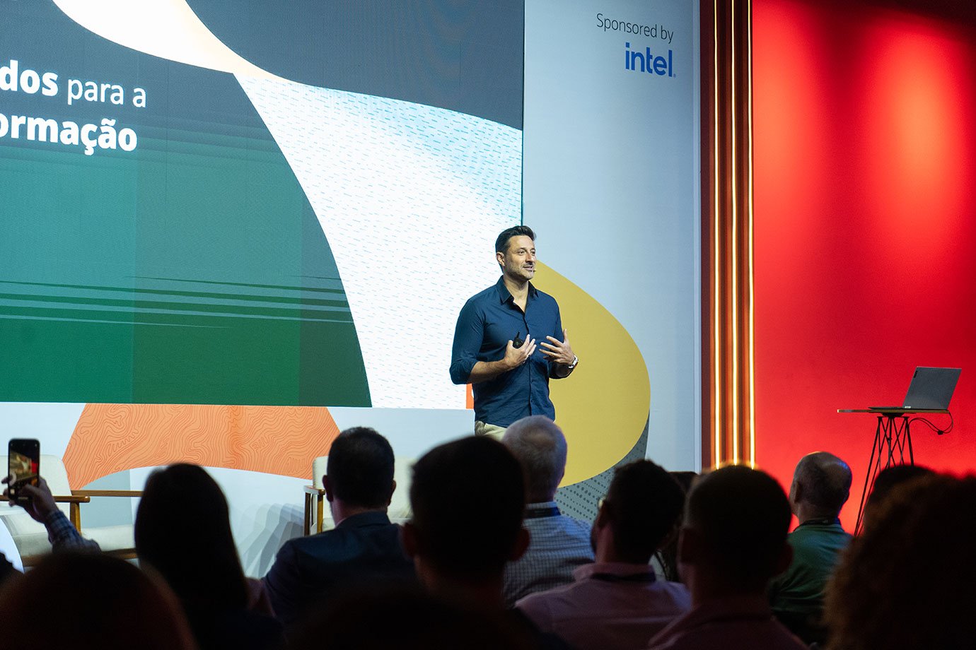 Como a Oracle usa inteligência artificial para transformar negócios