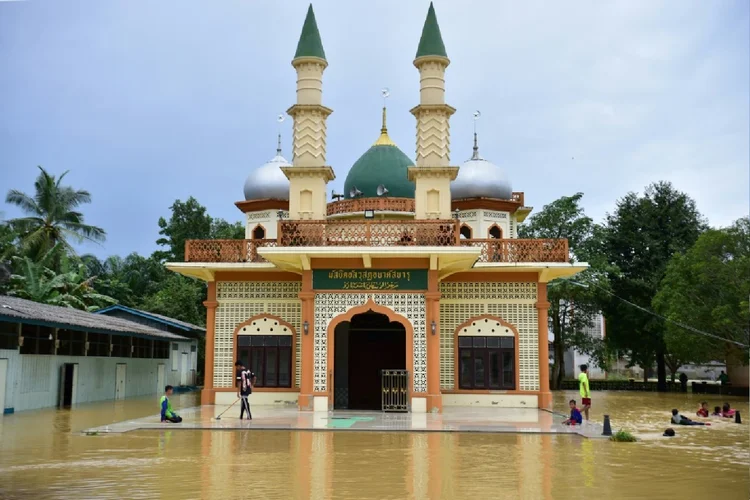 Tailândia: Inundação na província de Narathiwat, sul do país (Agence France-Presse/AFP Photo)