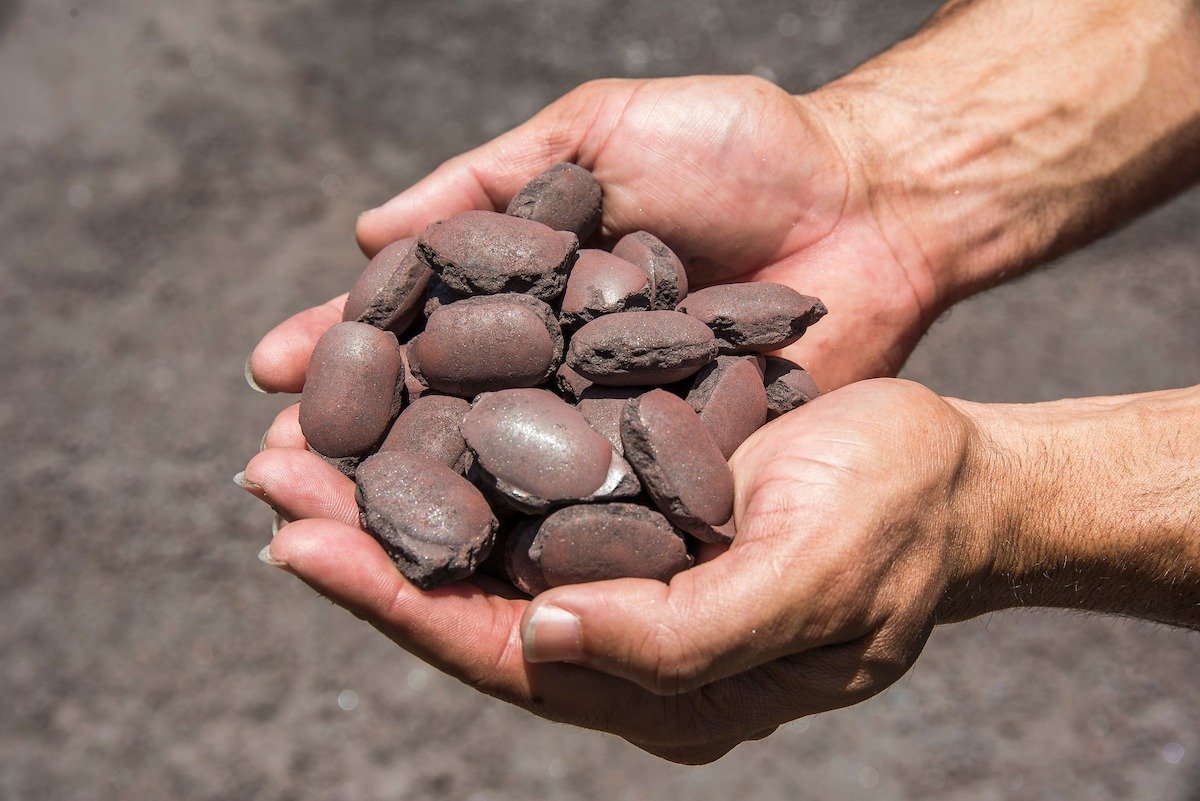 Briquete, um material que pode reduzir em até 10% as emissões de carbono na produção do aço