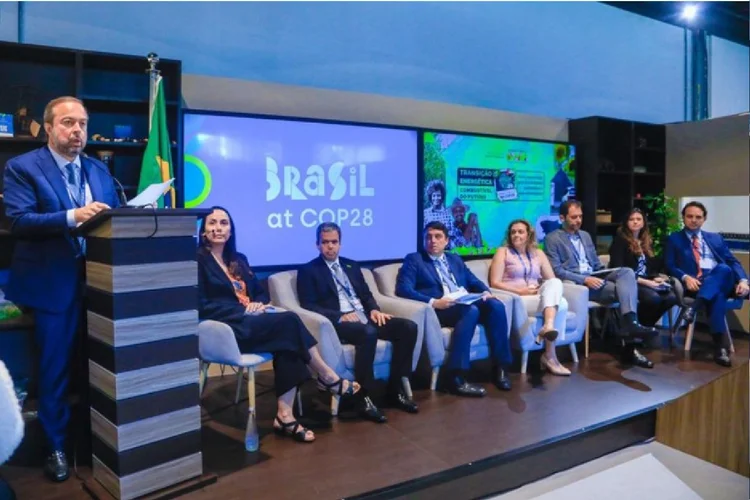 Ministro representou o Brasil na COP 28, no painel que discutiu a descarbonização dos setores produtivos. (MME/Divulgação)