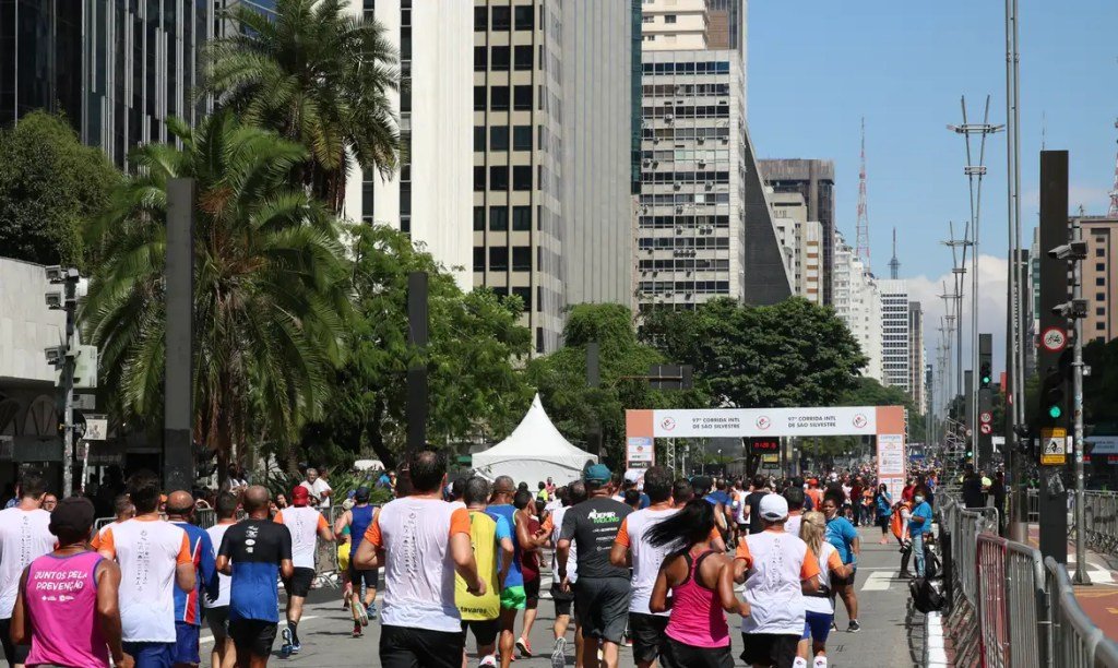 Tradicional corrida de São Silvestre reúne 35 mil atletas em São Paulo