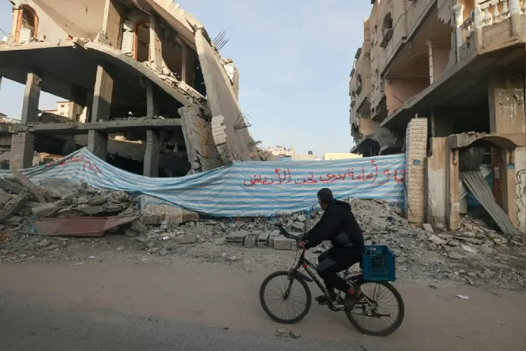 Edifícios destruídos pelo bombardeio israelense, em Rafah, sul da Faixa de Gaza (Agence France-Presse/AFP Photo)