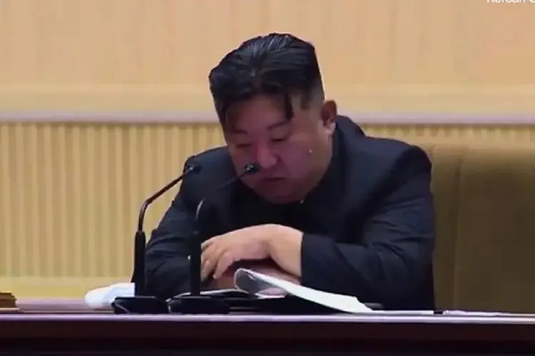 Kim Jong Un Chora Em Discurso No Qual Pede Para Norte Coreanas Terem Mais Bebês Veja Vídeo 2691