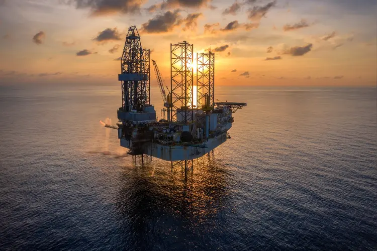 Petróleo: Brent para fevereiro caiu 1,06% (Mekdet/Getty Images)