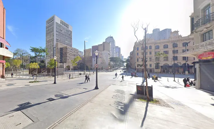 A Avenida São João é mais do que uma simples via de trânsito (Google Street View/Reprodução)
