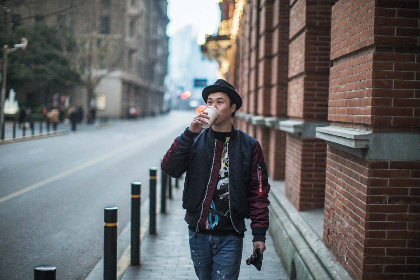 Moda chinesa atual combina streetwear e elegância