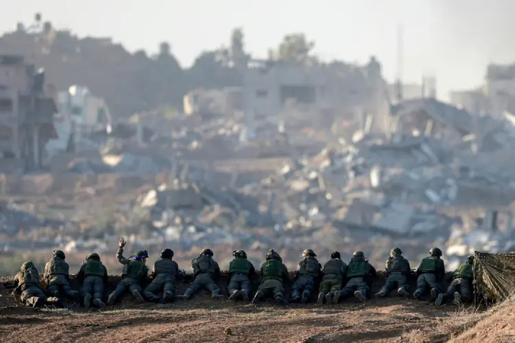 Israel-Hamas: combates ficaram ainda mais intensos nesta terça-feira e o Hamas anunciou confrontos no centro de Gaza (AFP/AFP Photo)