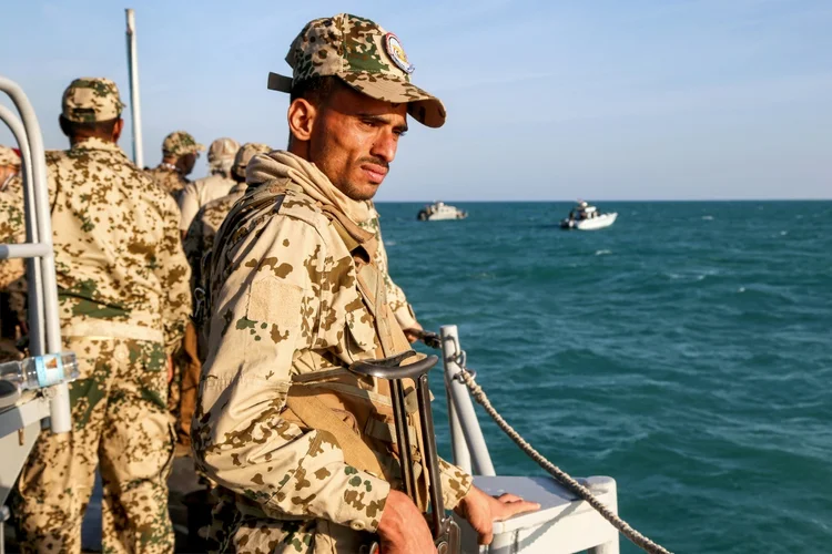 Guarda costeira do Iêmen patrulha o Mar Vermelho, perto do estreito de Bab al-Mandab. (AFP/AFP)